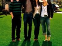 Poster for the movie "The Joneses"