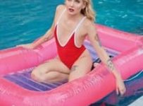 Poster for the movie "Pleasure"